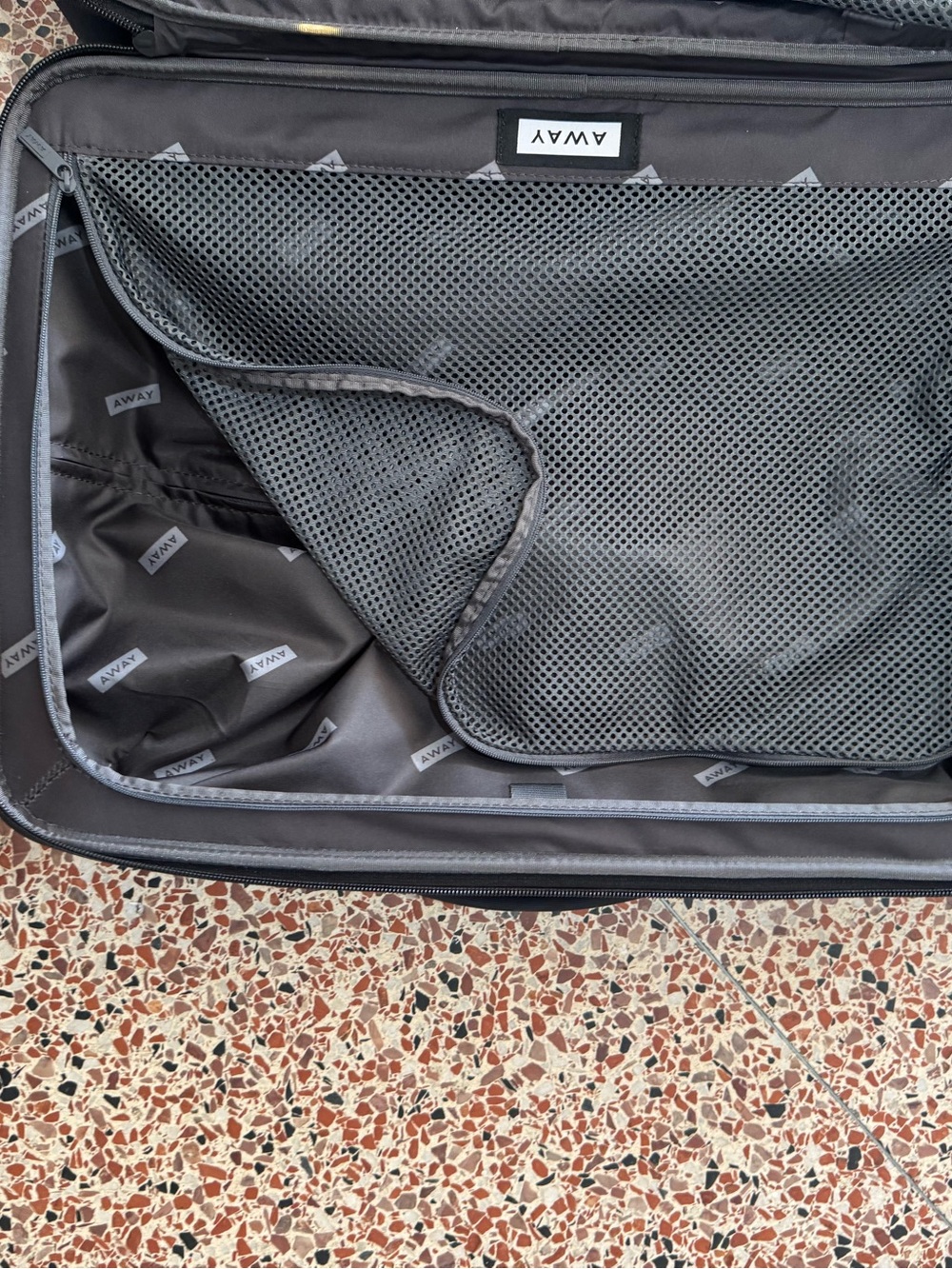 Away Black Softside Carry-On Rolling Spinner Suitcase Luggage - Picture 12 of 15